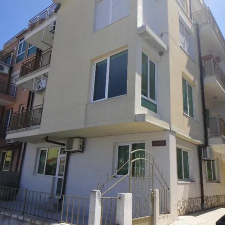 Apartment Kostov דירה